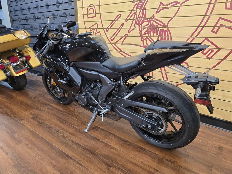 Used 2022 Yamaha YZF R7 Image 5