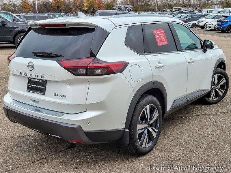 2024 Nissan Rogue SL photo 3
