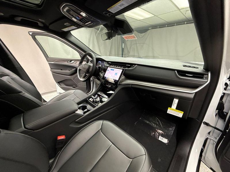 New 2025 Jeep Grand Cherokee L Limited 4x4Image 20