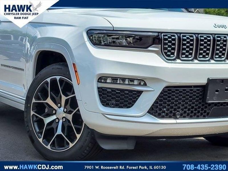 2022 Jeep Grand Cherokee Summit Reserve photo 3