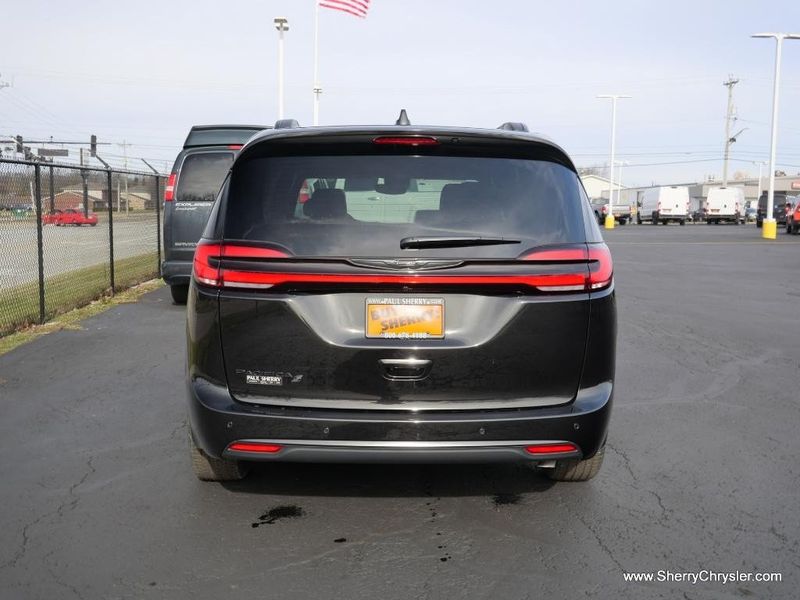 2022 CHRYSLER Pacifica Touring LImage 6