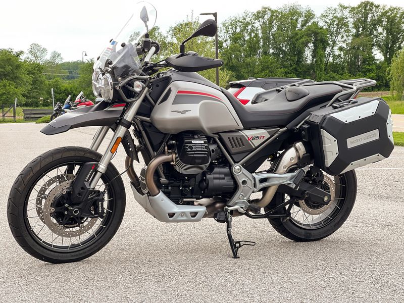 2022 Moto Guzzi V85 TTImage 4