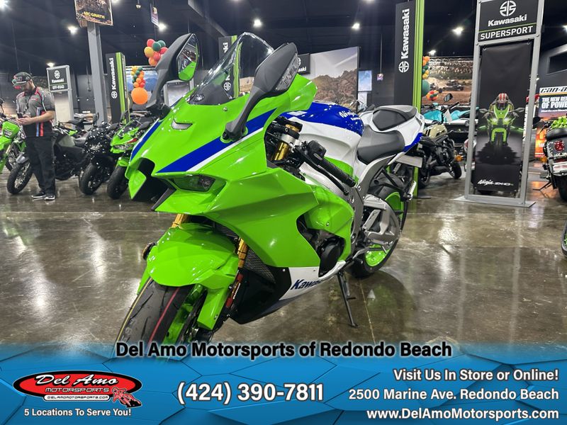 2024 Kawasaki ZX1002LRFBL-GN2  in a LIME GREEN/PEARL CRYSTAL WHITE/BLUE exterior color. Del Amo Motorsports of Redondo Beach (424) 304-1660 delamomotorsports.com 