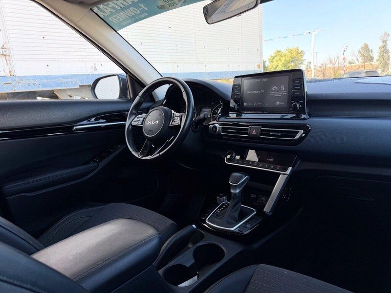 Used 2023 Kia Seltos SImage 18