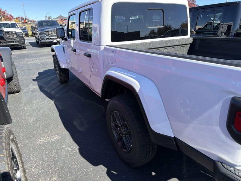 New 2026 Jeep Gladiator Sport S 4x4Image 9