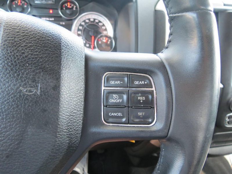 Used 2019 RAM 1500 Classic SLT 4x4 4dr Crew Cab 5.5 ft. SB PickupImage 19
