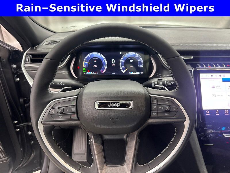 2025 Jeep Grand Cherokee L Limited 4x4Image 10