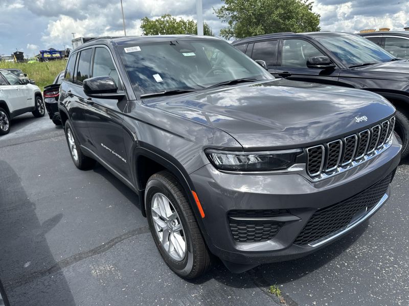 New 2025 Jeep Grand Cherokee Laredo X 4x4Image 3