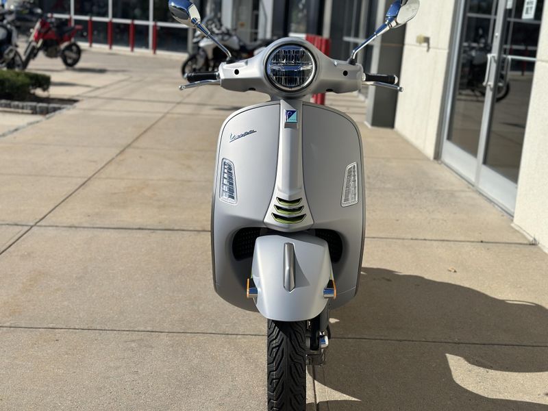 2024 Vespa GTS SUPERTECH 300Image 4