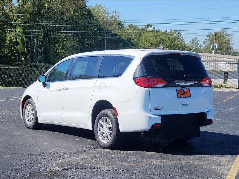 New 2026 Chrysler Voyager Lx