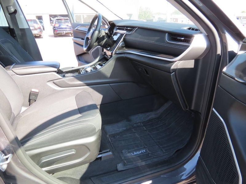 Used 2022 Jeep Grand Cherokee L Laredo 4x4 4dr SUVImage 35