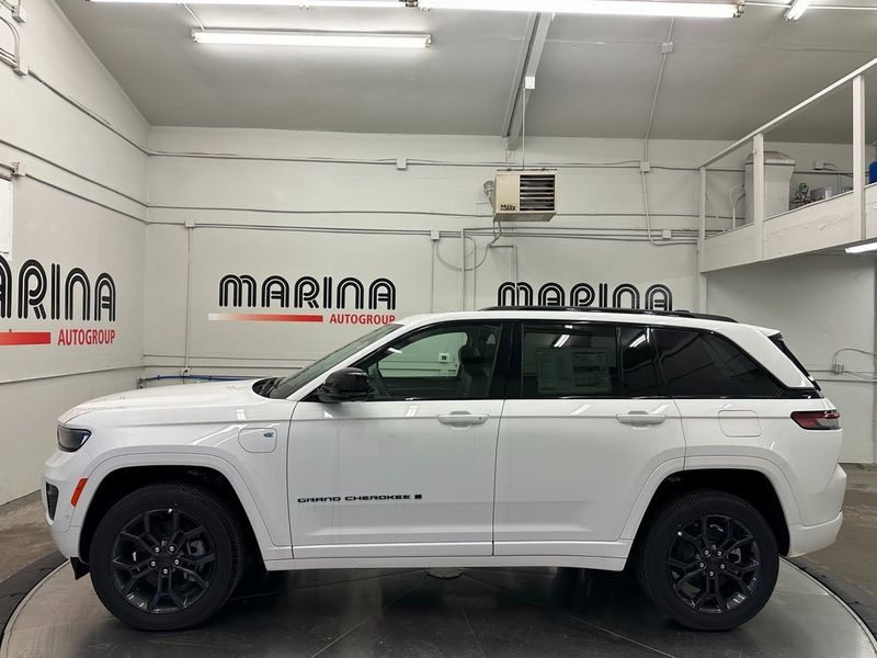 2024 Jeep Grand Cherokee Anniversary Edition 4xe in a Bright White Clear Coat exterior color and Global Blackinterior. Marina Auto Group (855) 564-8688 marinaautogroup.com 