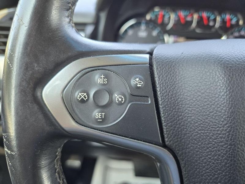 2015 Chevrolet Suburban 1500 LT photo 14