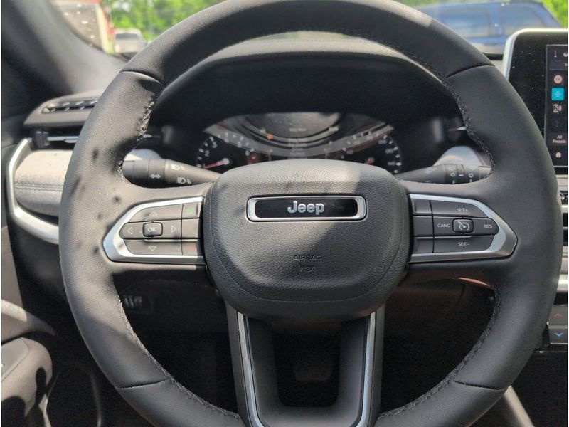 2025 Jeep Compass Latitude 4x4Image 22