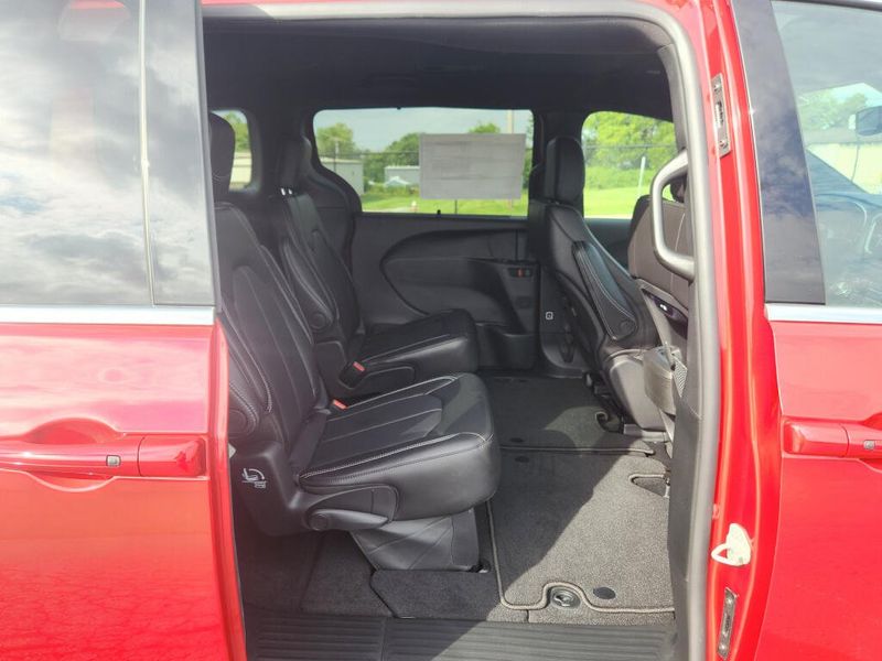 New 2027 Chrysler Pacifica Select