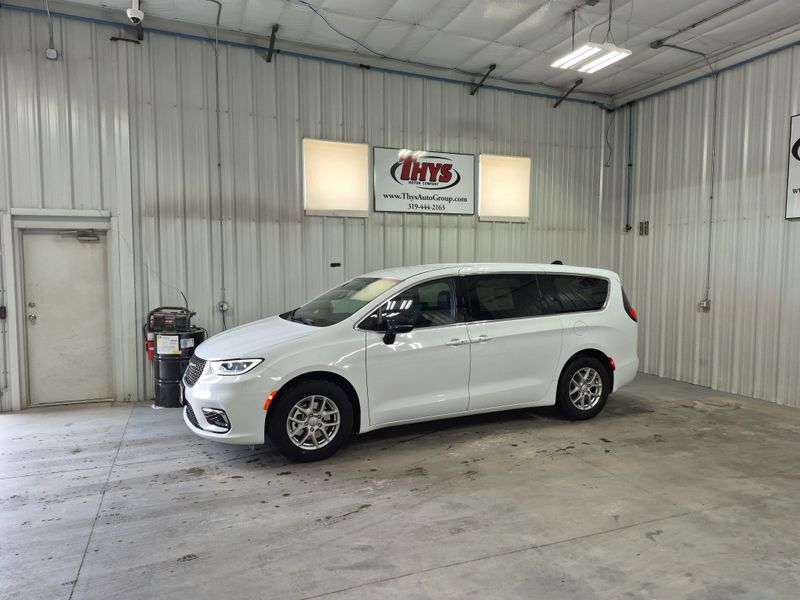 2025 Chrysler Pacifica SelectImage 21