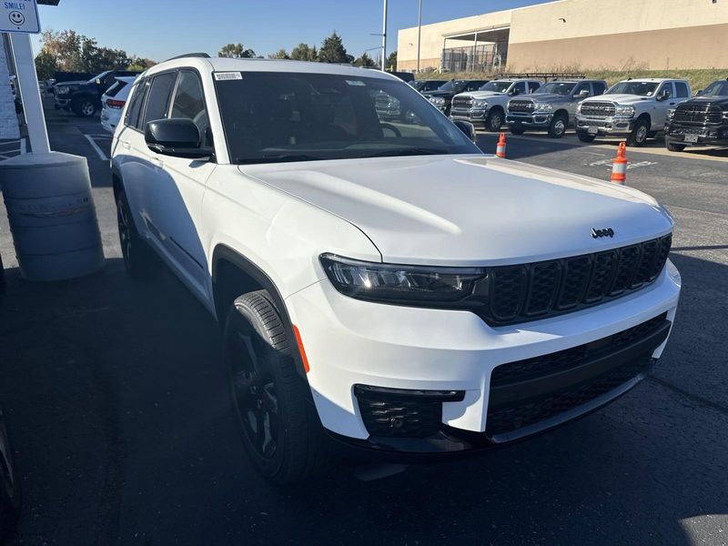 2025 Jeep Grand Cherokee L Limited 4x4Image 3