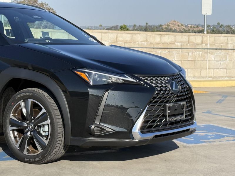 New 2026 Lexus UX 300hImage 3
