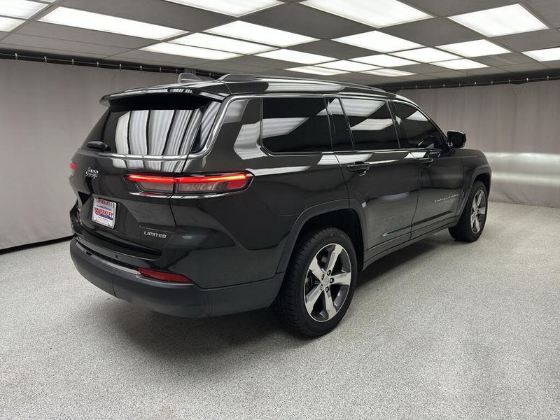 Used 2022 Jeep Grand Cherokee L LimitedImage 12