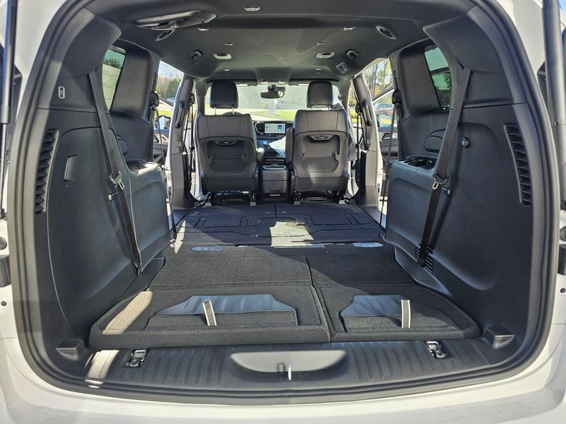 New 2026 Chrysler Pacifica Select AwdImage 12