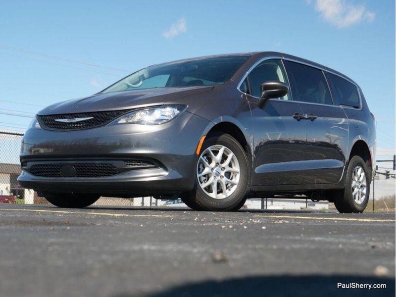 2022 Chrysler Voyager LXImage 34