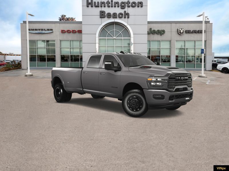 2025 RAM 3500 Laramie Crew Cab 4x4 DuallyImage 11