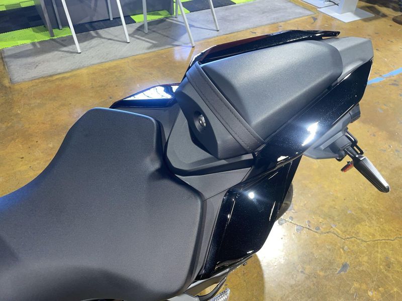 New 2027 Yamaha YZF-R9 Image 18