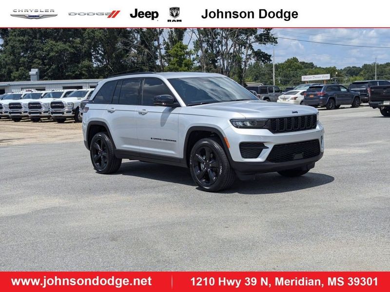 2024 Jeep Grand Cherokee Altitude 4x4Image 1