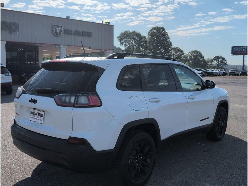 2023 Jeep Cherokee Altitude LuxImage 5