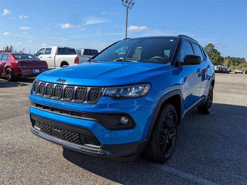 2023 Jeep Compass Altitude 4x4 in a Laser Blue Pearl Coat exterior color and Blackinterior. South Georgia CDJR 229-443-1466 southgeorgiacdjr.com 