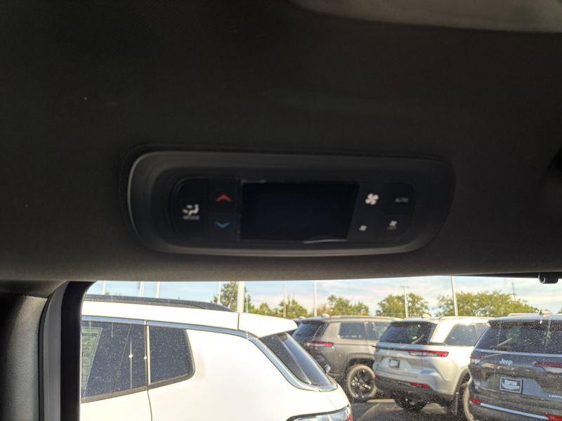 New 2026 Chrysler Pacifica SelectImage 21
