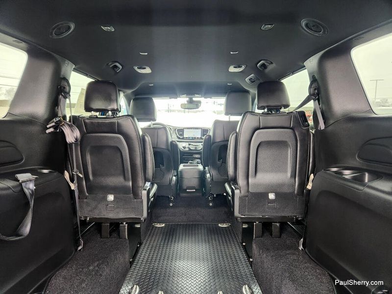 New 2026 Chrysler Pacifica Select