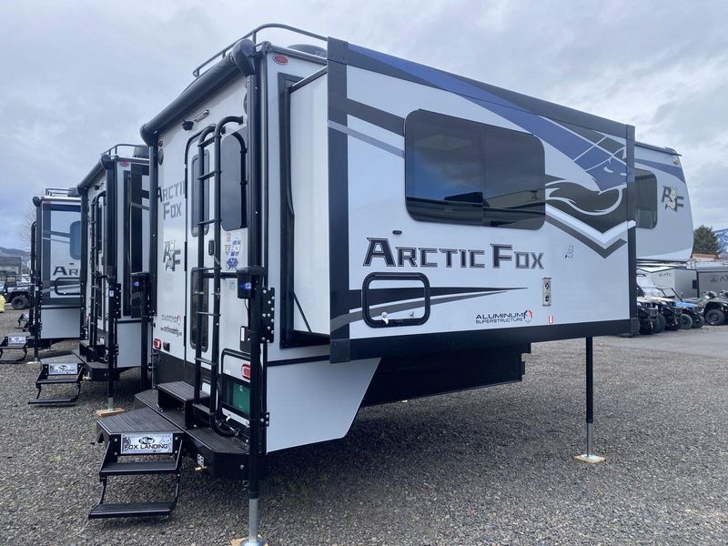 2024 ARCTIC FOX 990  in a MOON STONE exterior color. Legacy Powersports 541-663-1111 legacypowersports.net 