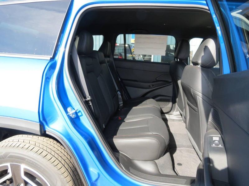 New 2026 Jeep Cherokee Limited 4x4Image 21