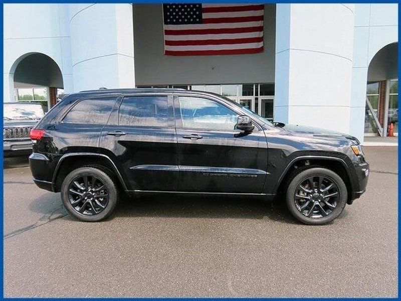 2022 Jeep Grand Cherokee WK Laredo XImage 2