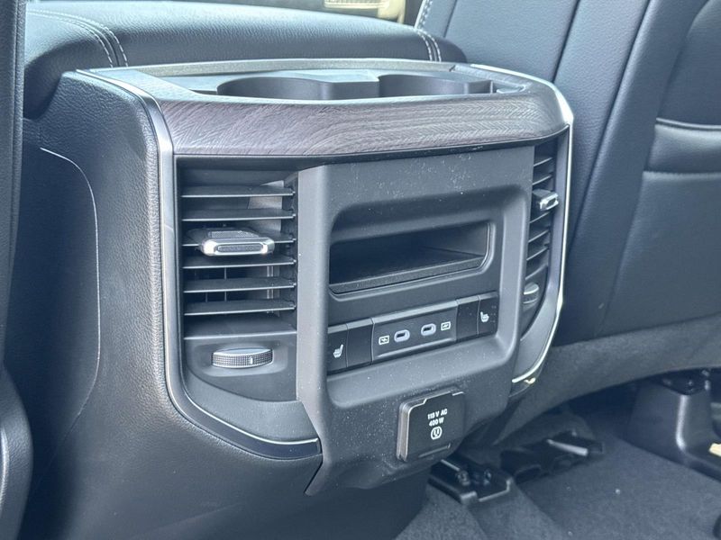 New 2026 RAM 1500 Laramie Crew Cab 4x2 5'7' Box