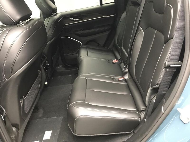 New 2026 Jeep Grand Cherokee Limited 4x4Image 9