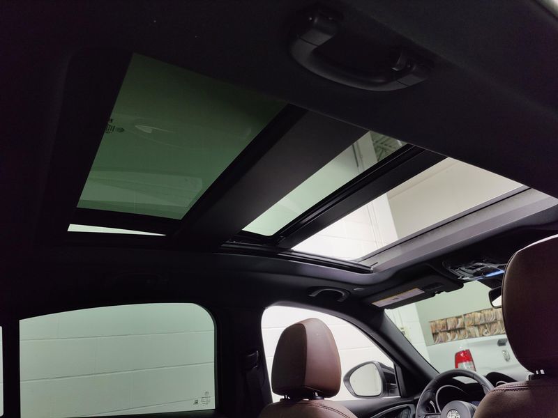 2024 Alfa Romeo Stelvio Ti AWD w/Sunroof/NavImage 6