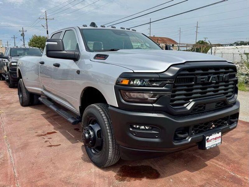 New 2027 RAM 3500 TradesmanImage 3