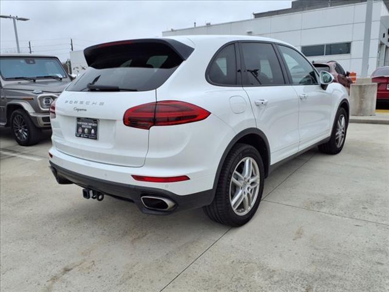 2018 Porsche Cayenne BaseImage 14