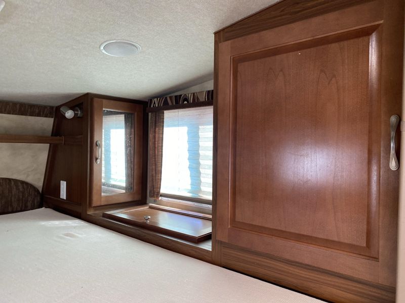 Used 2012 ARCTIC FOX 990 Image 10