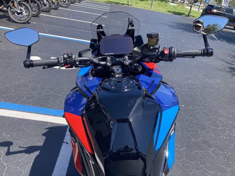 2025 BMW M 1000 XR