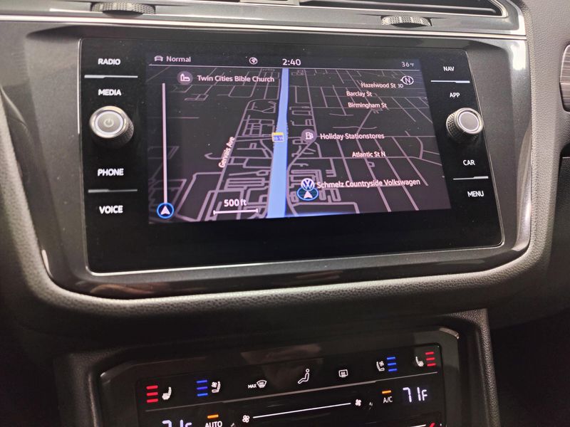 Used 2024 Volkswagen Tiguan AWD SEL R-Line w/Sunroof/NavImage 9