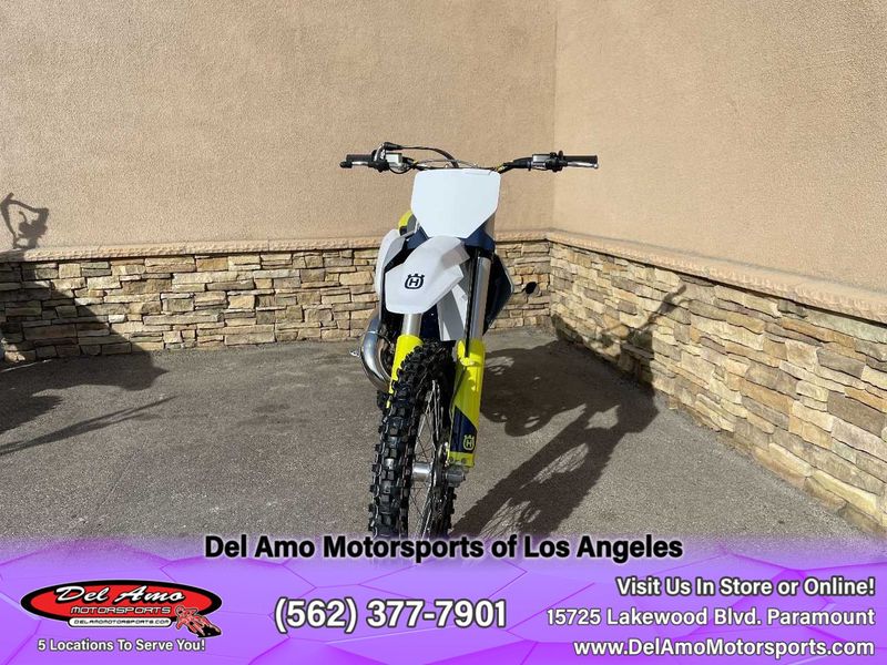 2024 HUSQVARNA TC 125  in a WHITE exterior color. Del Amo Motorsports of Los Angeles (562) 262-9181 delamomotorsports.com 