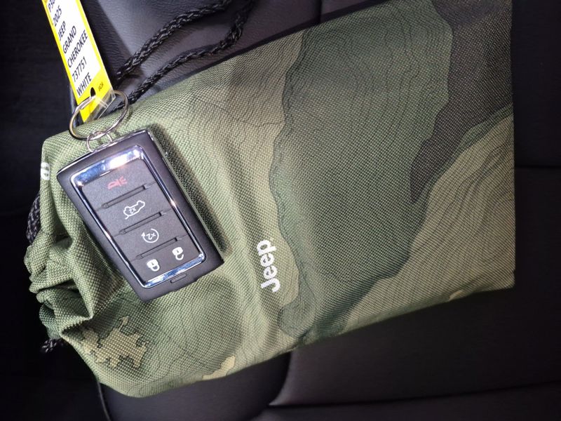 New 2025 Jeep Grand Cherokee L Limited 4x4Image 13