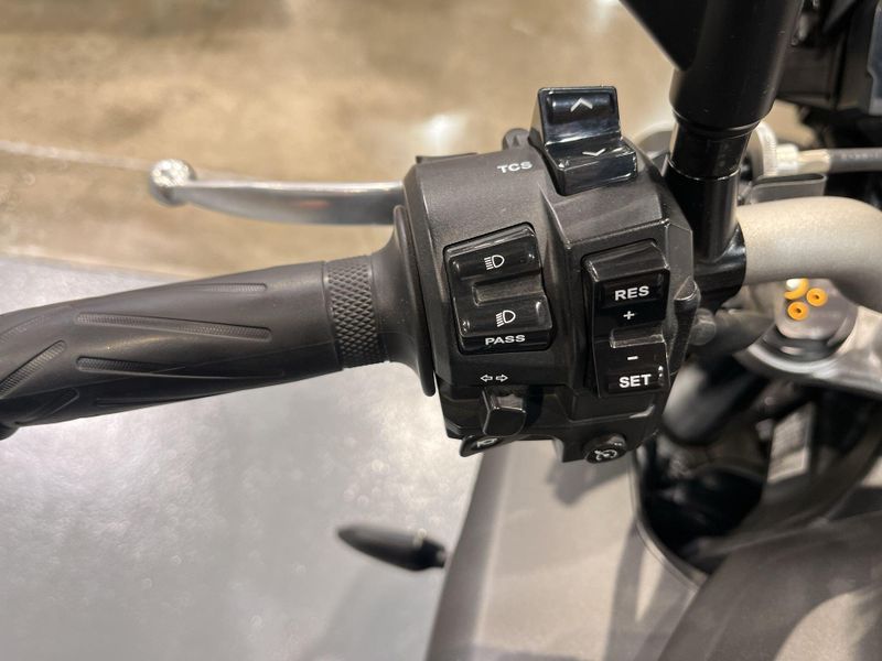 Used 2019 Yamaha MT-10 CA Image 12