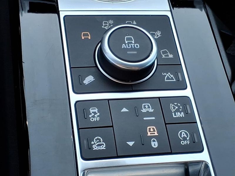 Used 2017 Land Rover Discovery HSEImage 26