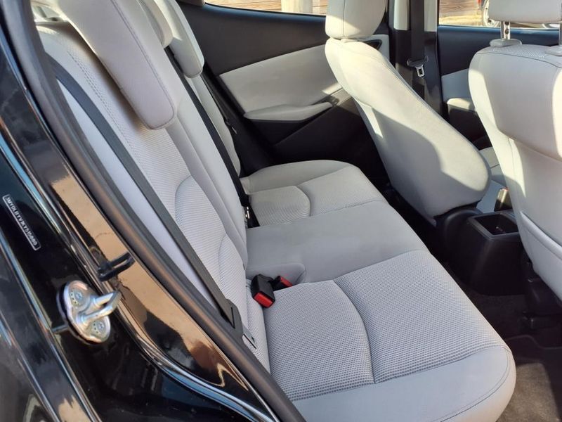 2019 Toyota Yaris Sedan LImage 10
