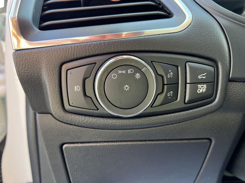 2022 Ford Edge Titanium photo 21