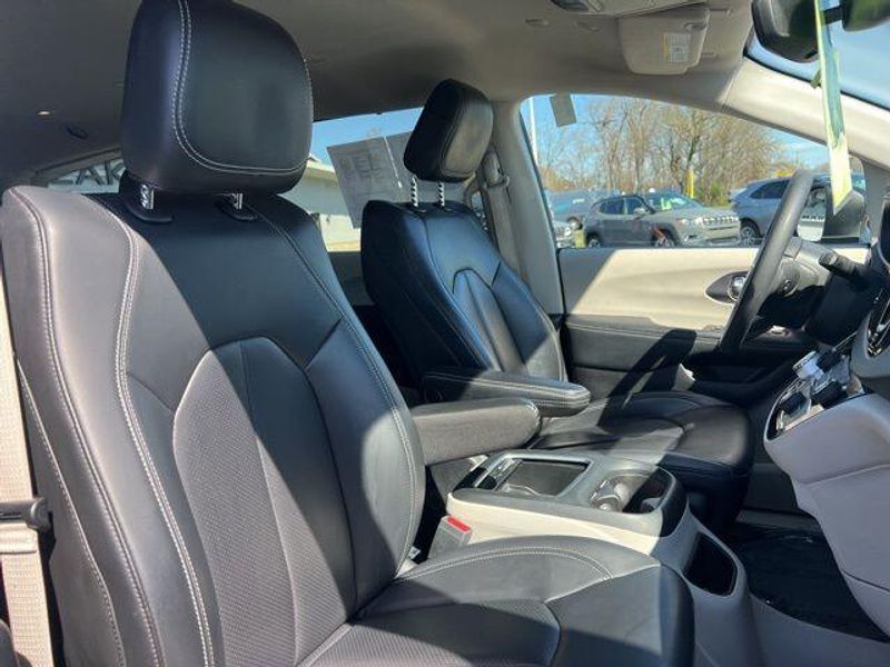 2023 Chrysler Pacifica Touring LImage 30